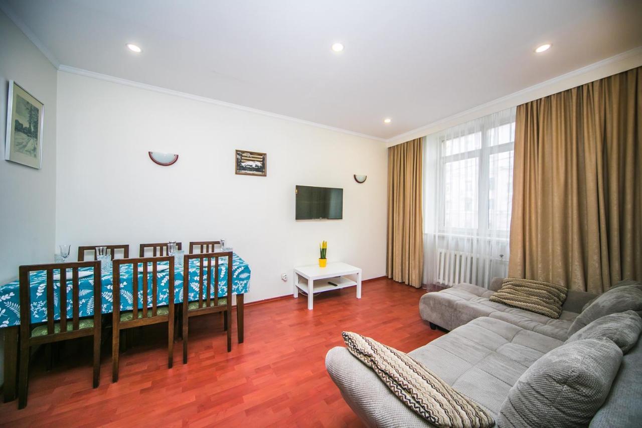 Apartment Ploshchad Pobedy 3 Komnaty Minsk Luaran gambar