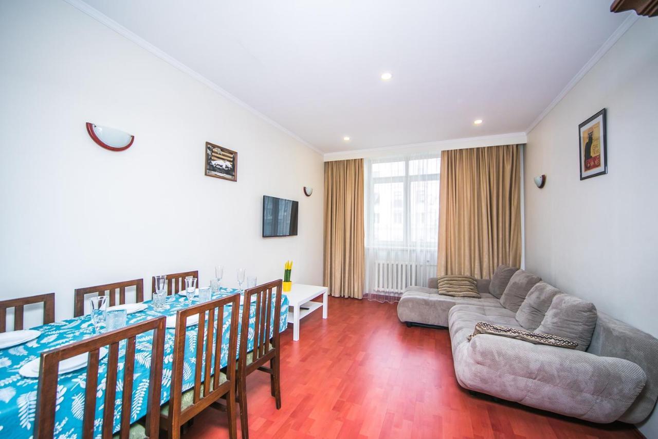 Apartment Ploshchad Pobedy 3 Komnaty Minsk Luaran gambar