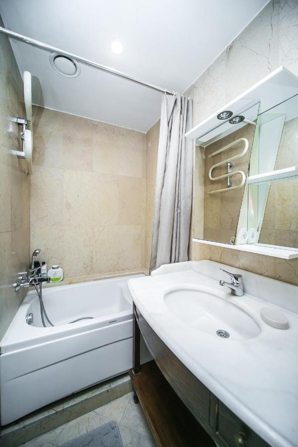 Apartment Ploshchad Pobedy 3 Komnaty Minsk Luaran gambar